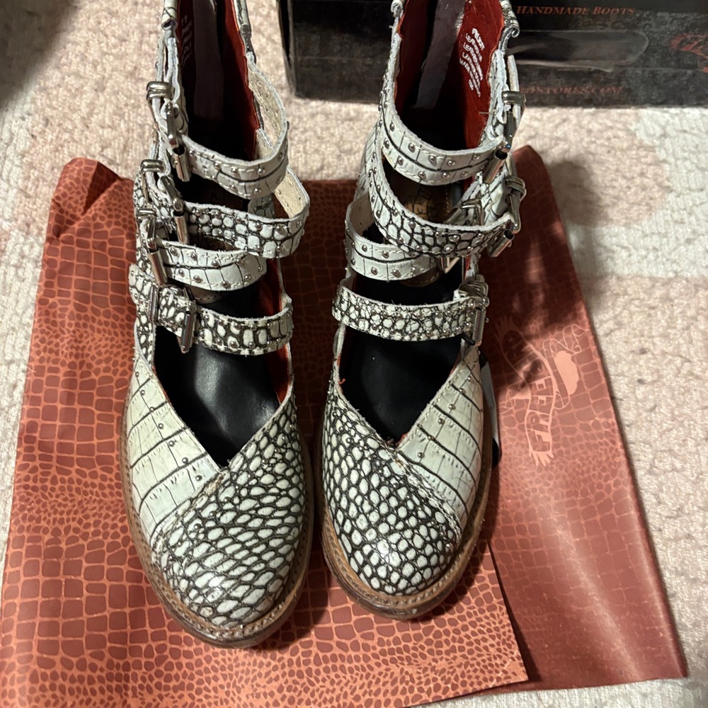 Freebird Felicity White and Black Sandals with Straps